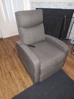 Self reclining massage chair