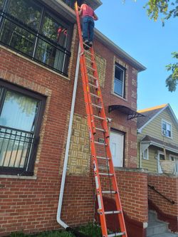 Werner 32ft Fiberglass Extension Ladder - 300 lb Capacity (Model D6232-2)
