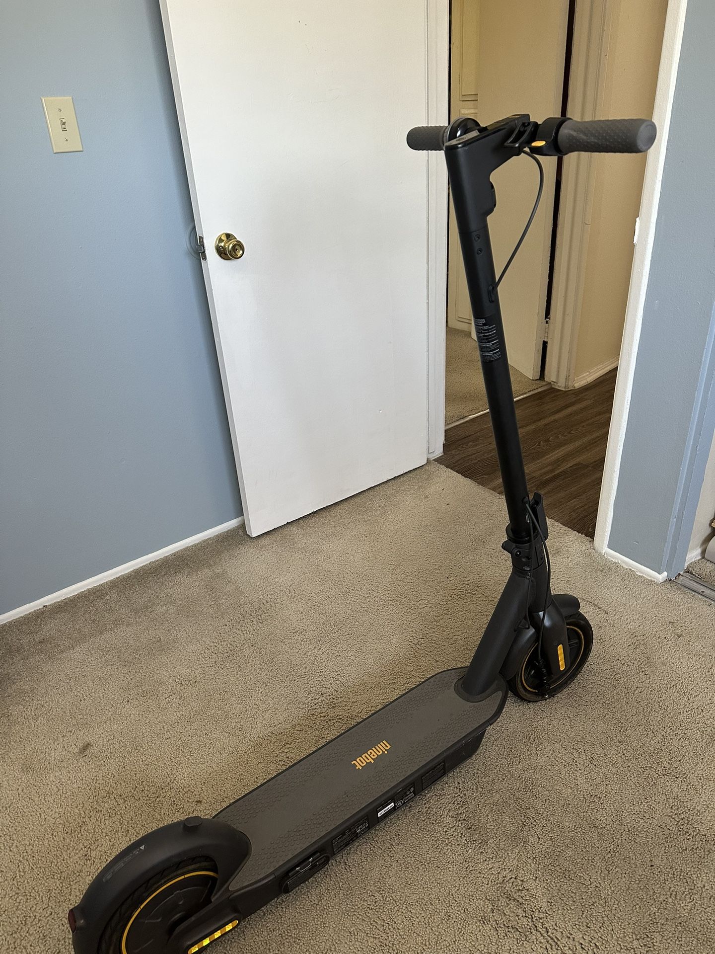 Segway Ninebot MAX G30P E-Scooter | 40 mi Range | Great Cond.