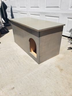 Dog House / Cat House Or Cat Litter Enclosure