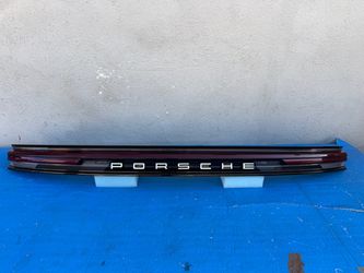 2024-2025 PORSCHE PANAMERA COUPE 976 REAR CENTER TAIL LIGHT OEM