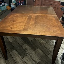 Kitchen Table And 5 Chairs