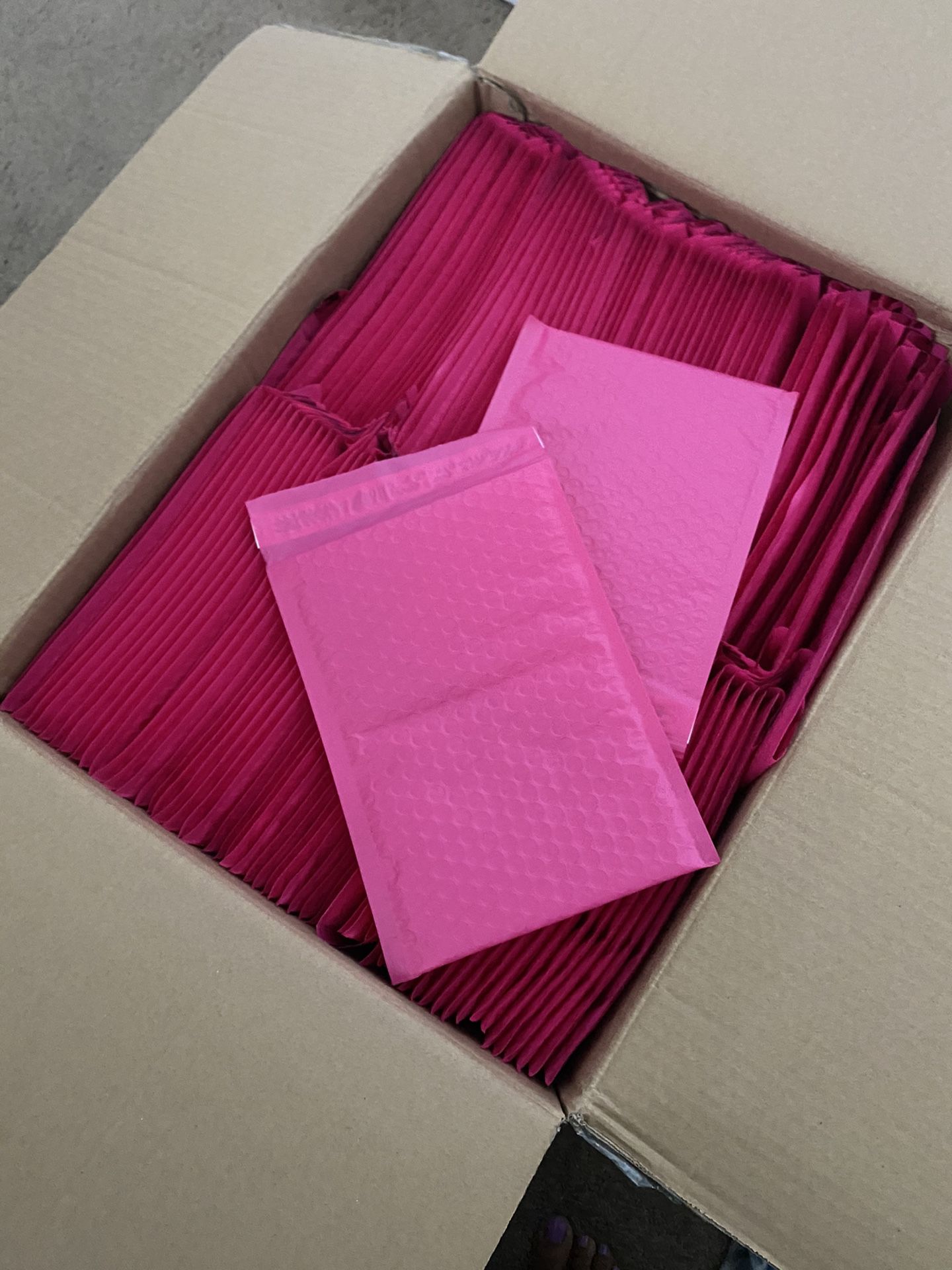 100 pack of bubble mailers Hot Pink 6x10