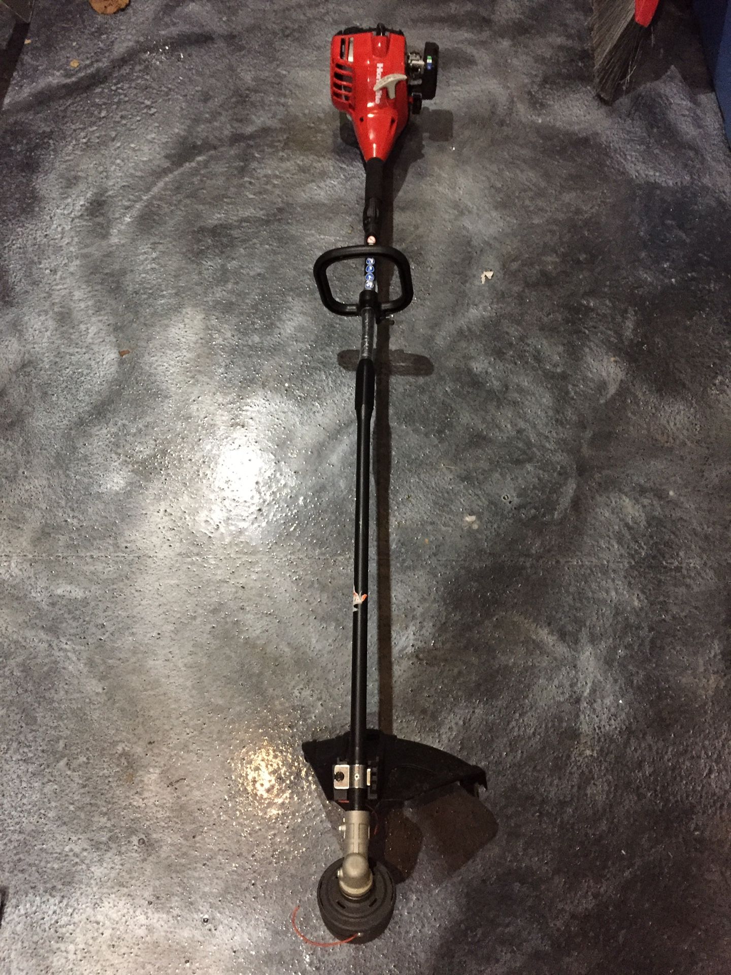 Homelite 18” straight shaft trimmer / weed wacker