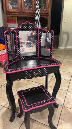 Kids vanity