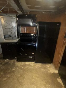 Whirlpool Kitchen Set On Good Working Conditions