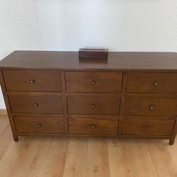 For sale pre-owned solid wood 9-drawers dresser