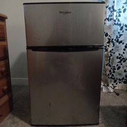 Whirlpool Mini Fridge 