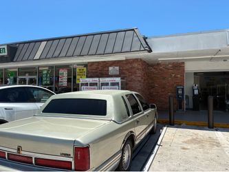 1997 Lincoln Town Car offer up
