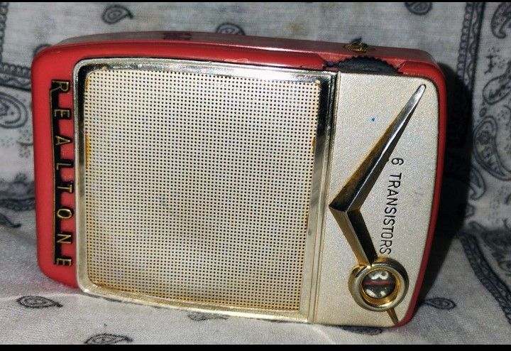 Vintage Realtone AM Radio 1961