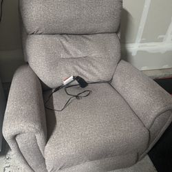 2 Electric Recliners
