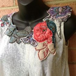 AnthropFloral Quilted Beaded and Embroidered Tunic
/Top Womens Size M Medium 