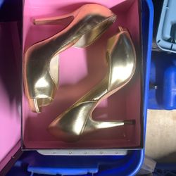 .::*Size 7.5 Peep Toe Pumps, LOLLY GOLD METAL*::.
