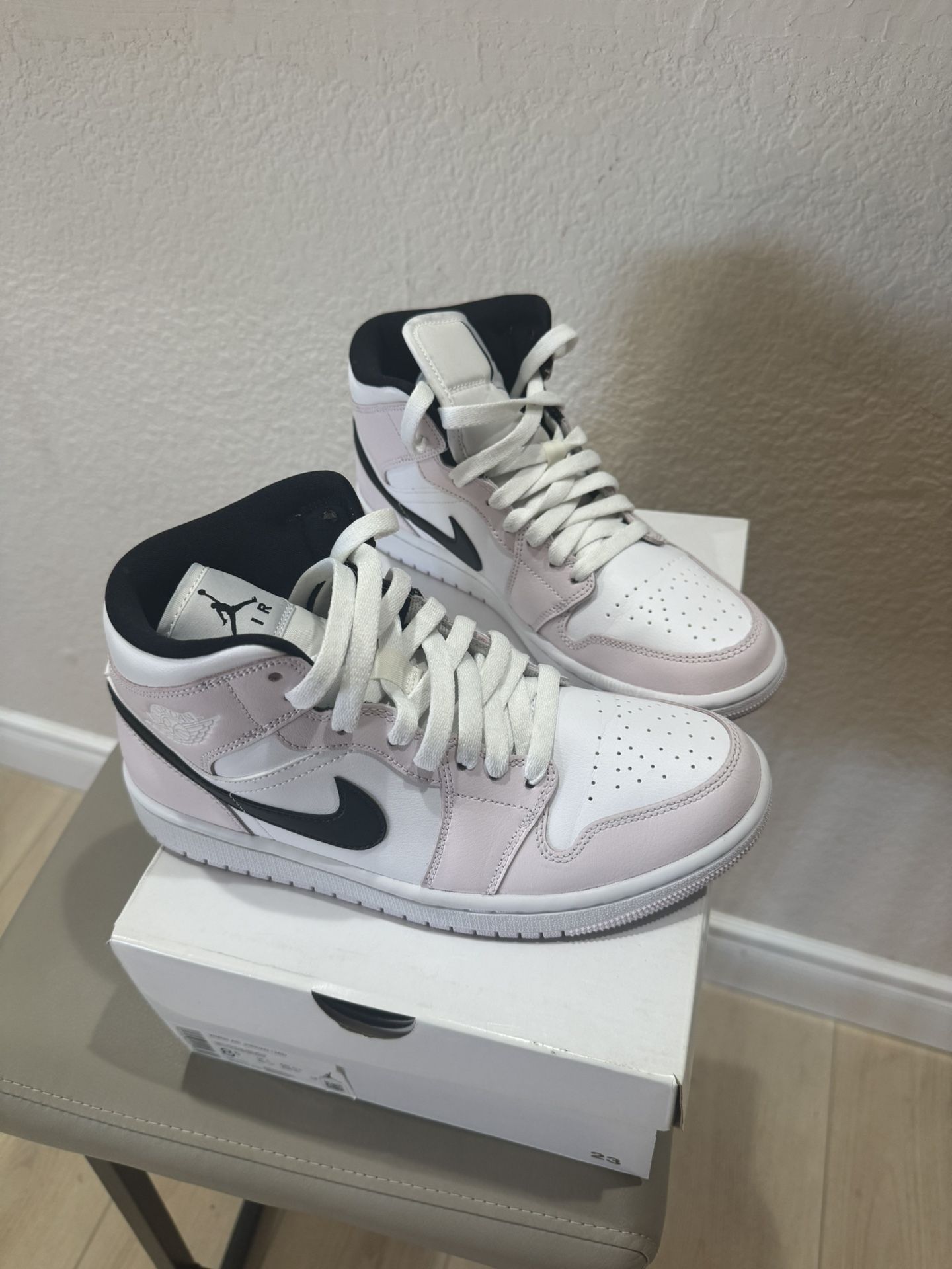 Women’s Jordan 1 Size 8.5