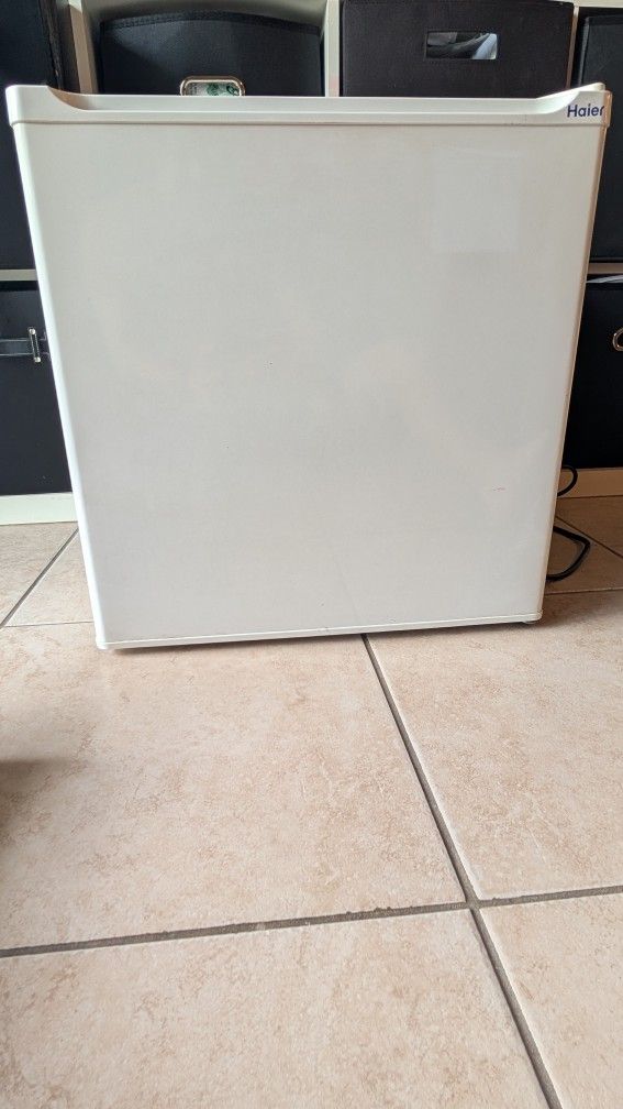 Haier UnderCounter Compact Mini Fridge