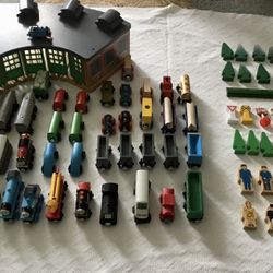 Wooden Thomas & Friends Magnetic Toy Train Railroad Set
