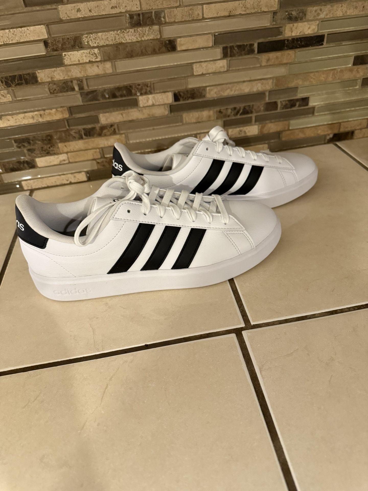 Women's Adidas Tennis Shied