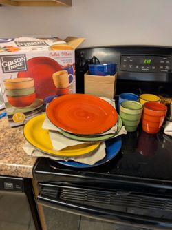 Gibson Home Color Vibes 12-Piece Ceramic Dinnerware Set