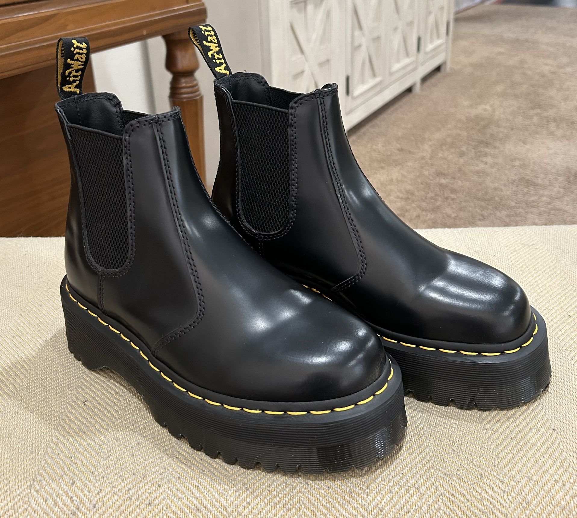 Marten's 2976 Smooth Leather Platform Chelsea Boots Size US 6M