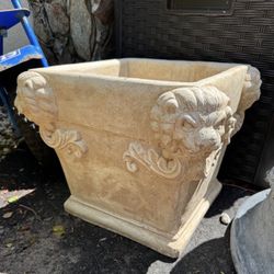 Concrete lion medium Size Planter 