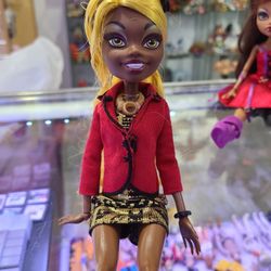 2013 Mattel Monster High Frights, Camera, Action CLAUDIA WOLF Collectible Doll