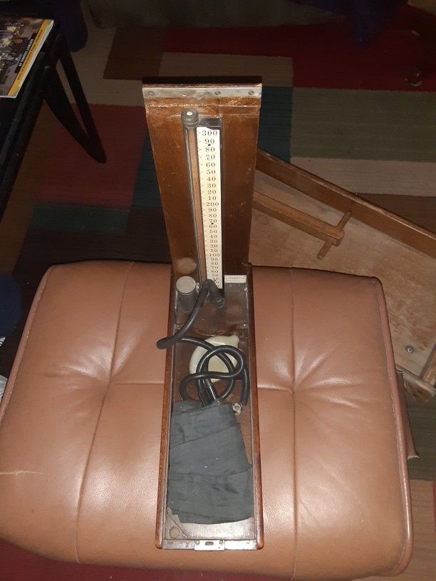 Antique Rare Manometer (Blood Pressure Machine)BD Antique Original Wooden Box