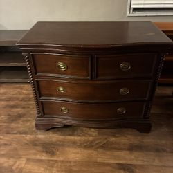 Solid wood 4 Drawer Curved Nightstand 