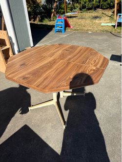 Table with leaf
