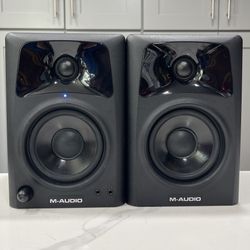 M-Audio AV42 Bookshelf Monitor Speakers
