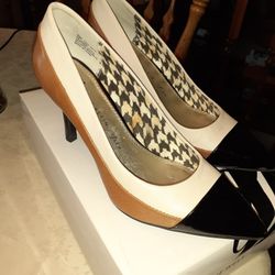 Anne Klein Shoes (3" Heels) Never Worn. Size 6M