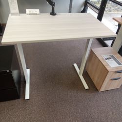 New - Commercial Grade Sit Stand / Adjustable Height Desk 