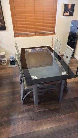 Modern style kitchen table 3’ x 5’