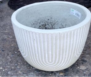 dip Ceramic Planter. Read description 1st