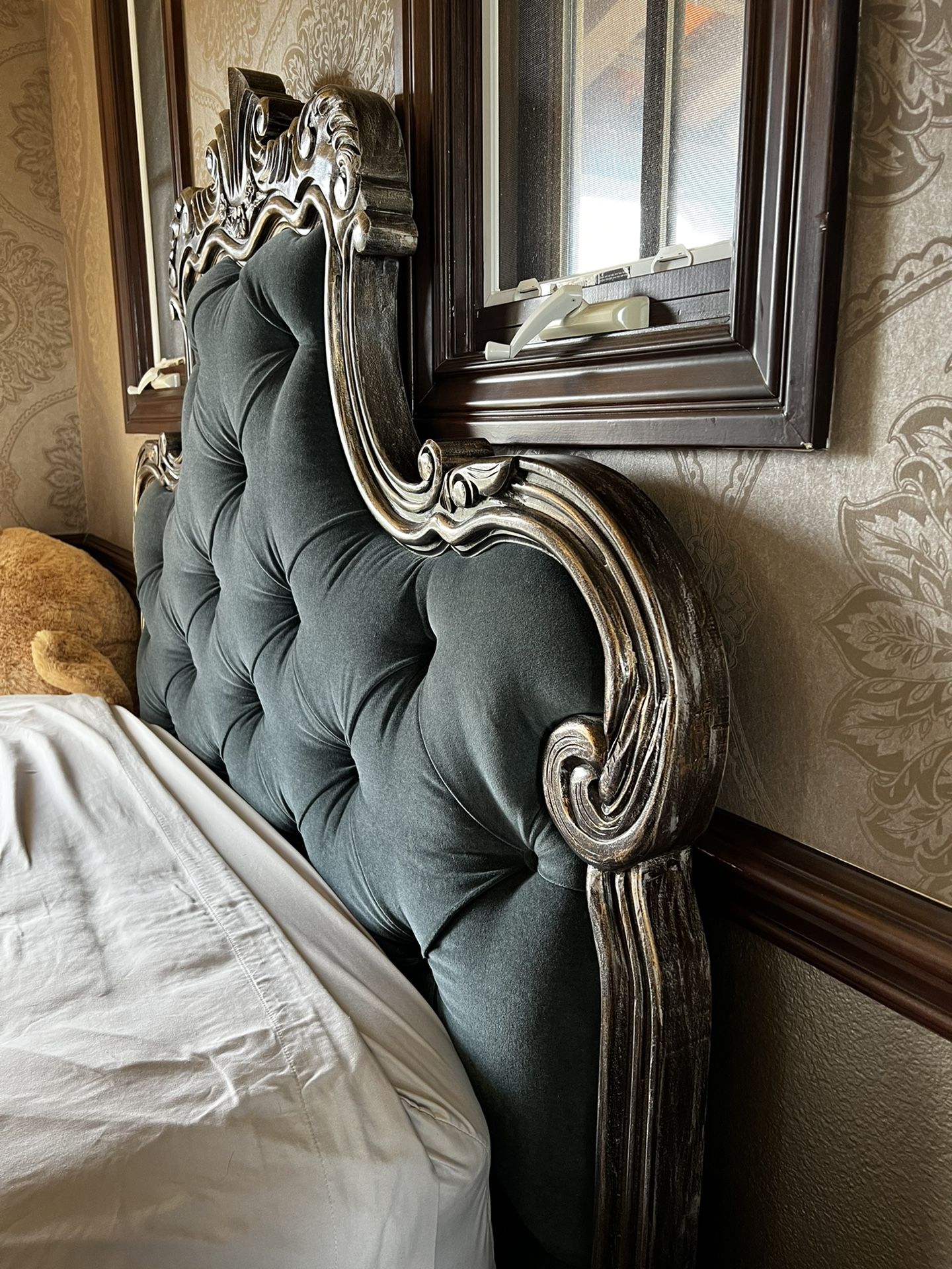 Queen headboard One Of A Kind for Sale in Newport Beach, CA OfferUp