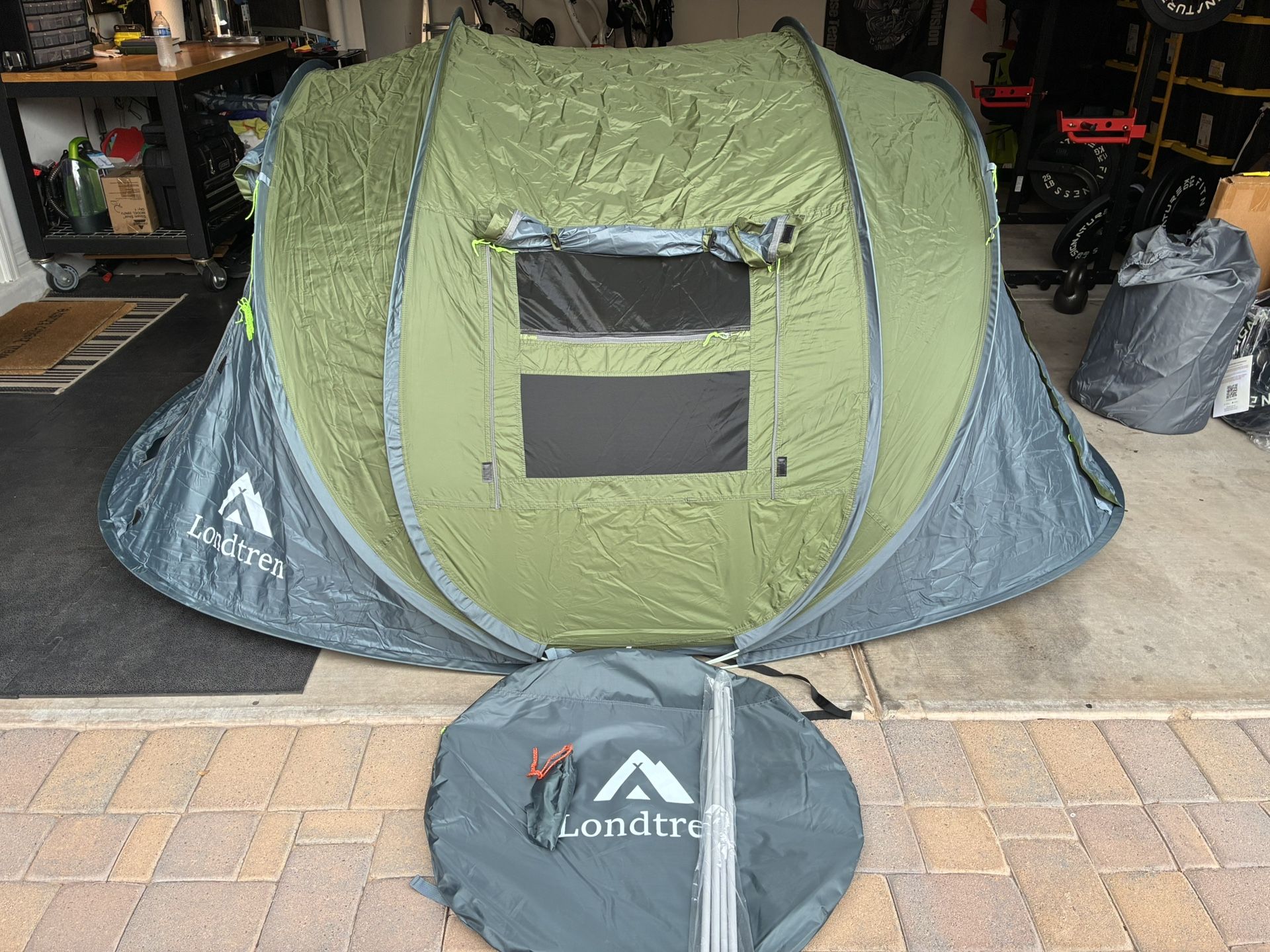 Like New Four person Instant pop Up Tent