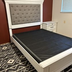 Queen Bedroom Furniture Set