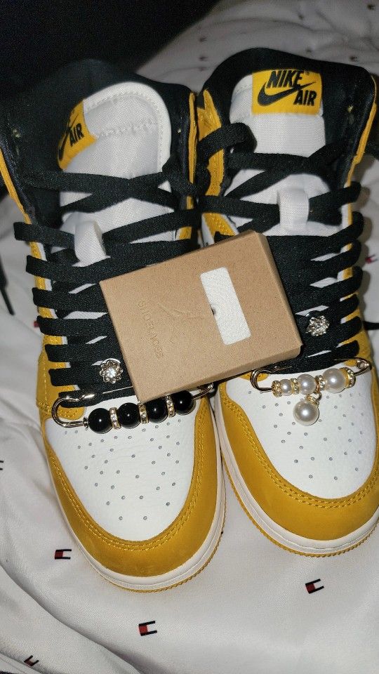 NIKE JORDAN 1 SIZE 6.5 Y