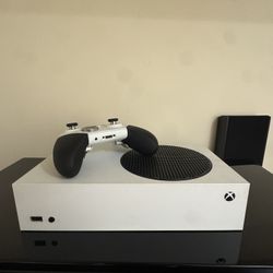 Xbox Series S - With Scuff Controller & Charging Dock