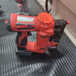 Milwaukee pin nailer