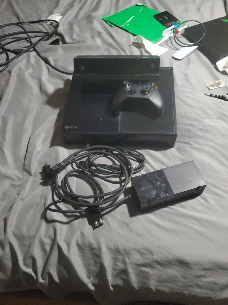 Xbox One w/ Kinect Cam ‼️READ DESCRIPTION‼️