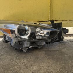 2017-2018 MAZDA 3 RH HEADLIGHT OEM #2