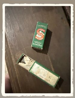 Singer Sewing Machine and 2 boxes of Sewing needles