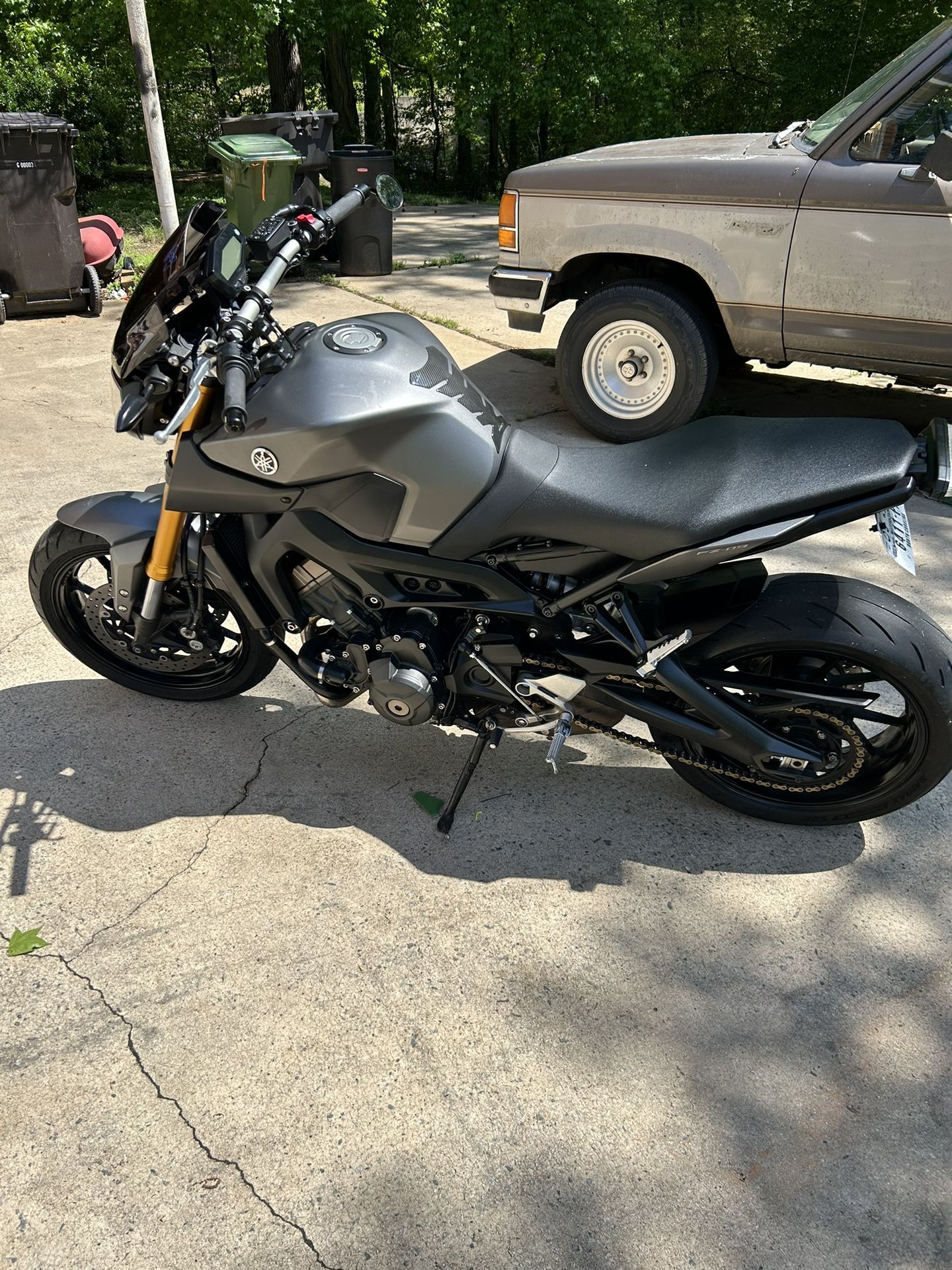 2015 Yamaha FZO9  900 cc