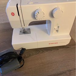 Singer promise sewing machine 
