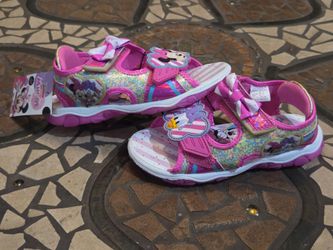 Size 12   New Disney Minnie Mouse Light-up sandals