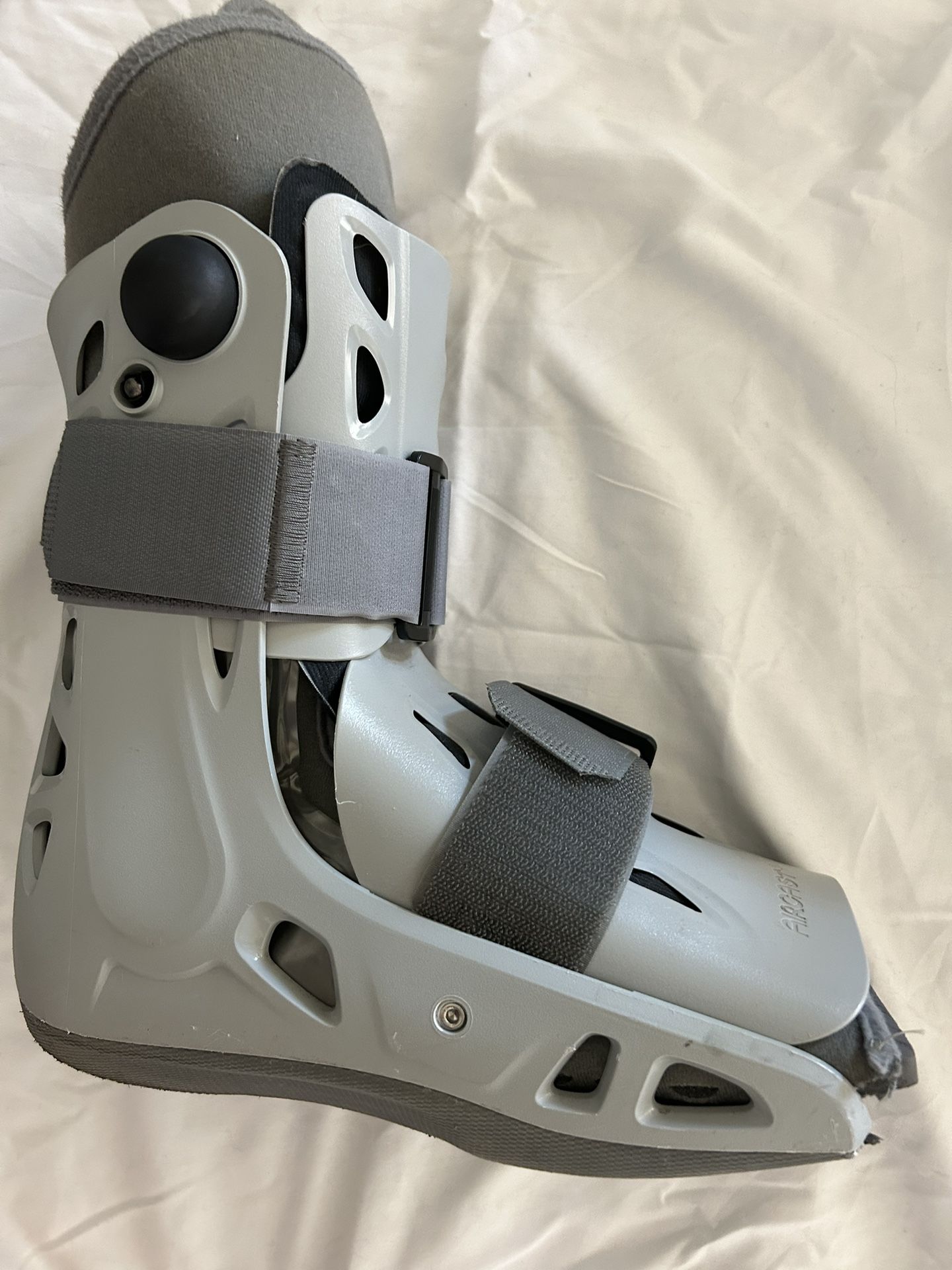 Air cast Boot medium