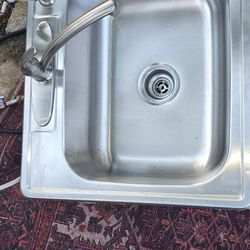 25x22 inch sink like new