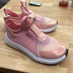 nike shoes 2.5y