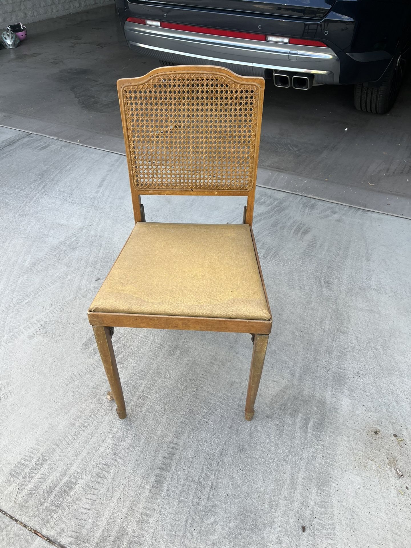 Folding Table And 6 Folding Chairs With Covers