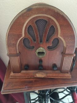 Vintage style radio works great